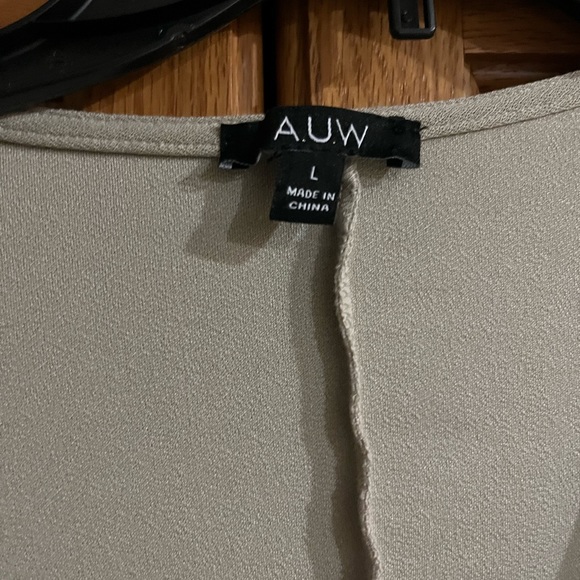 Women’s Cream color Top Preowned - Picture 2 of 4